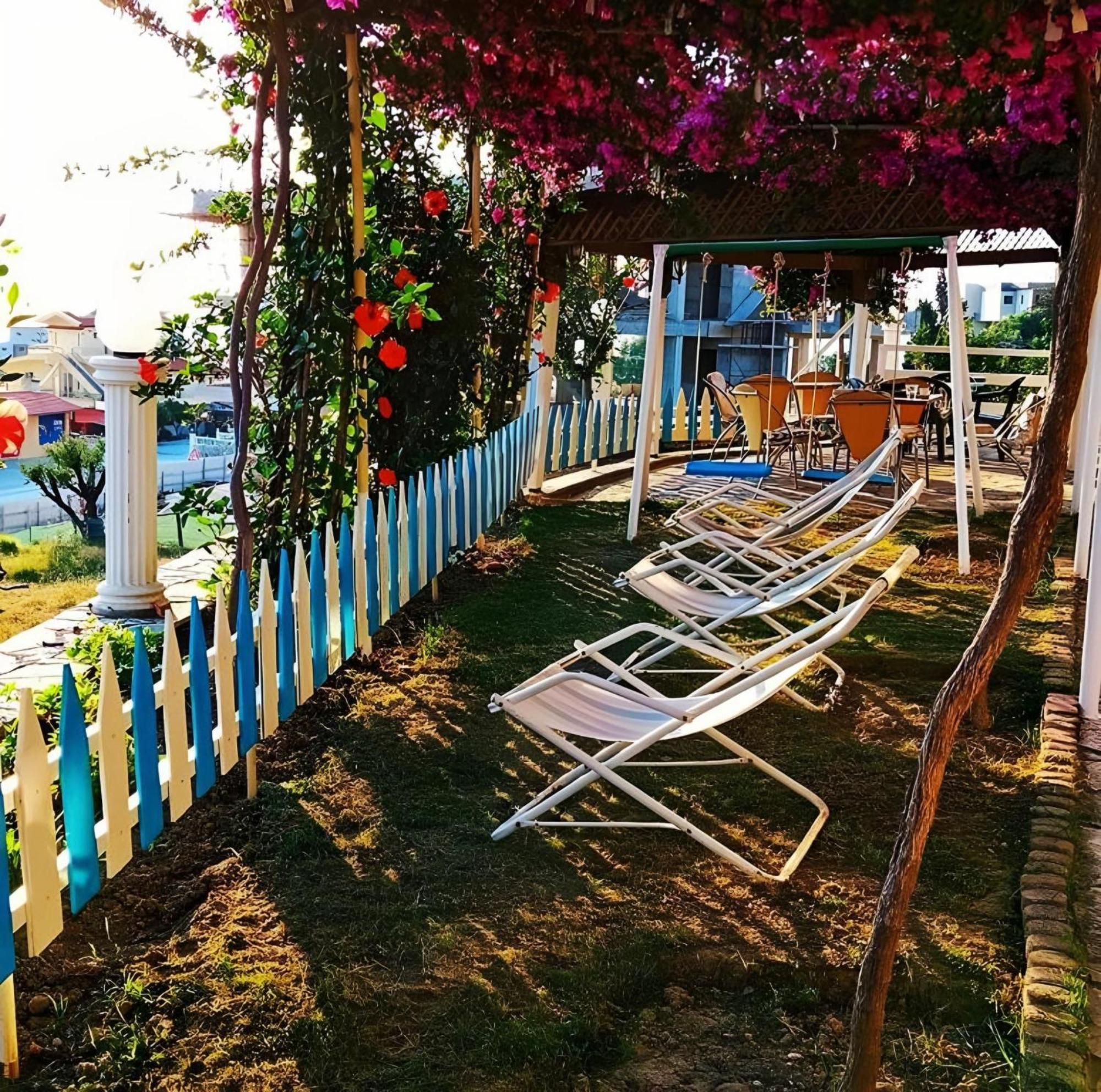 Hotel Sirena Radhimë Dış mekan fotoğraf