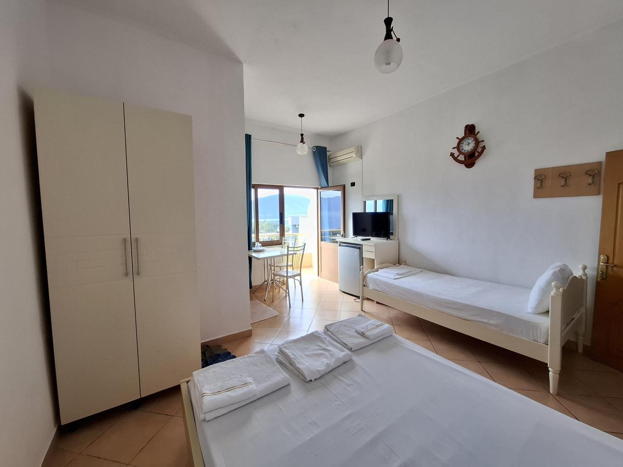 Hotel Sirena Radhimë Dış mekan fotoğraf